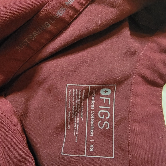 figs Rafaela Oversized Scrub Top™ Burgundy XS - Picture 9 of 10